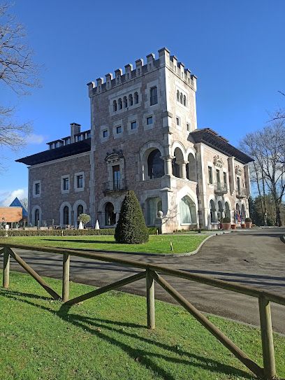 Castillo del Bosque la Zoreda